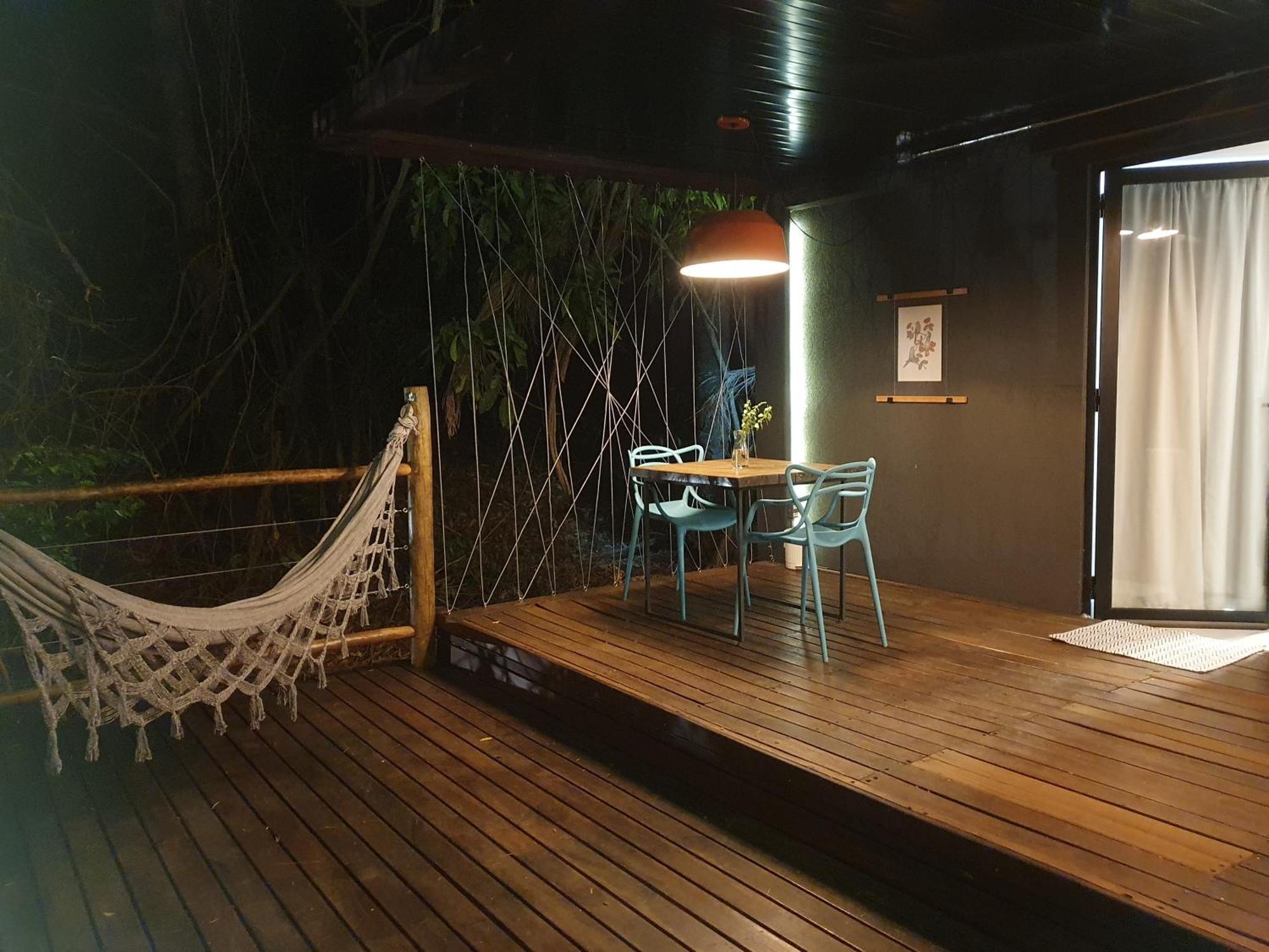 Container Beija-flor Com E Cachoeira 木屋 *