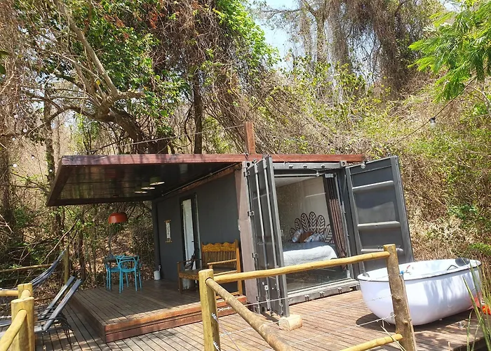 Container Beija-Flor Com Spa E Cachoeira
