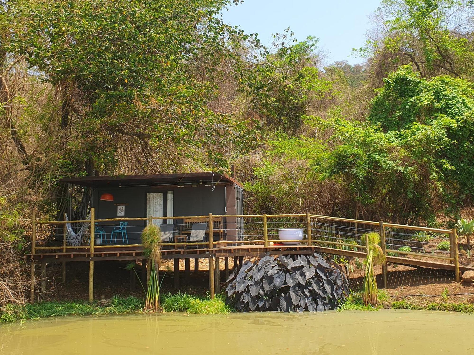Chalet Container Beija-flor Com E Cachoeira